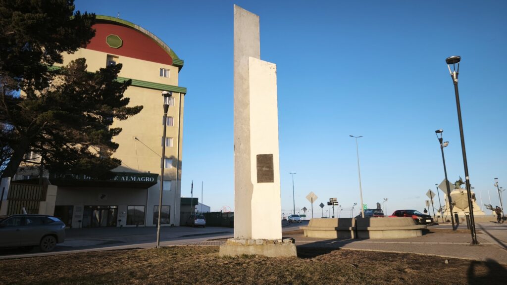 hito 19 columnas homenaje